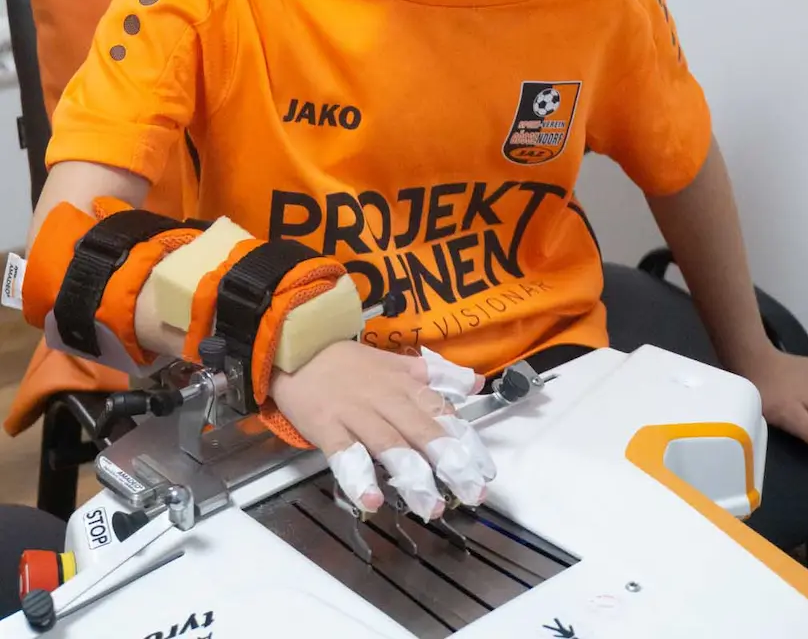 Amadeo-Handroboter für gezieltes Finger- und Handtraining in der Rehabilitation