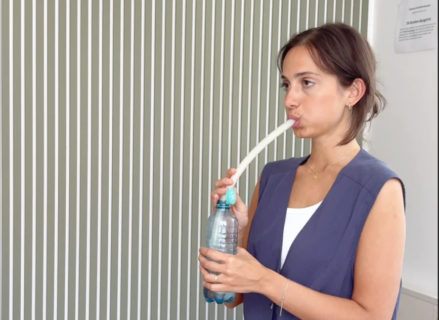 Child-friendly functional swallowing therapy with therapist support