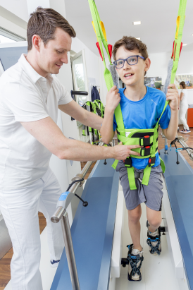 HOME4MOTION Gangtherapie auf einem robotikgestütztem Gangtrainer