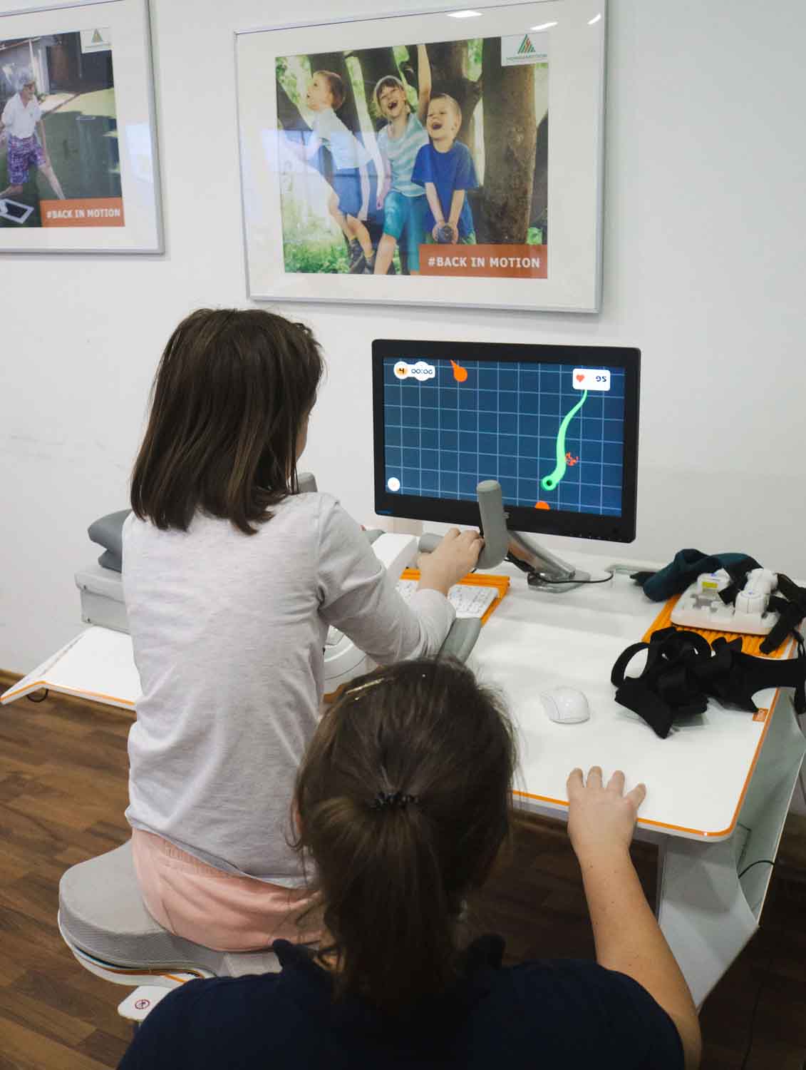 Kind übt am Pablo mit Sensor