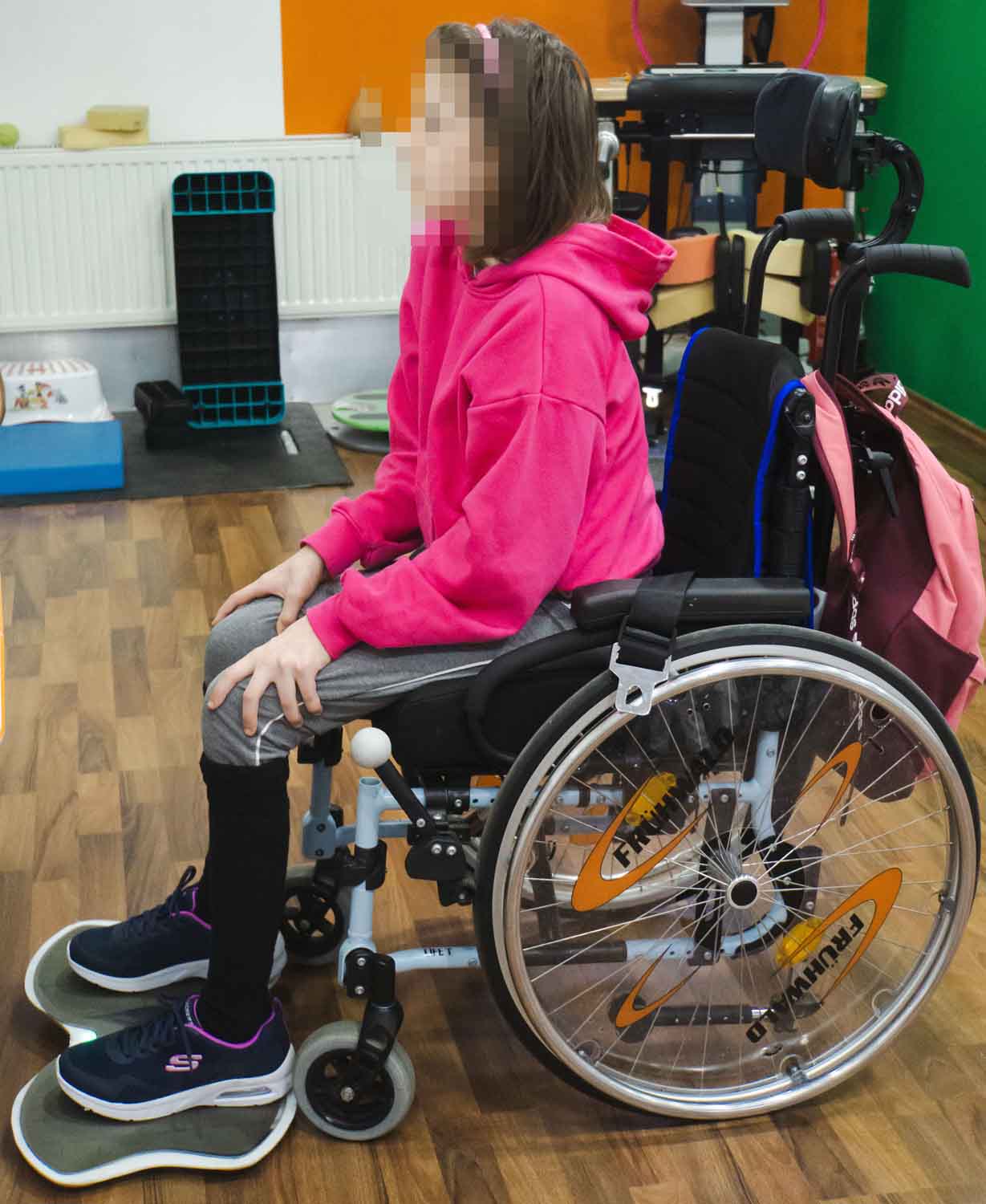 Das Mädchen im Rollstuhl