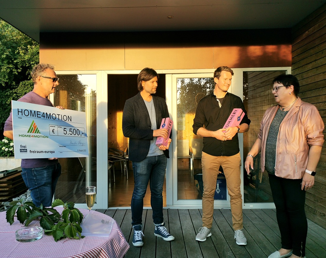 4 Menschen an einem Event