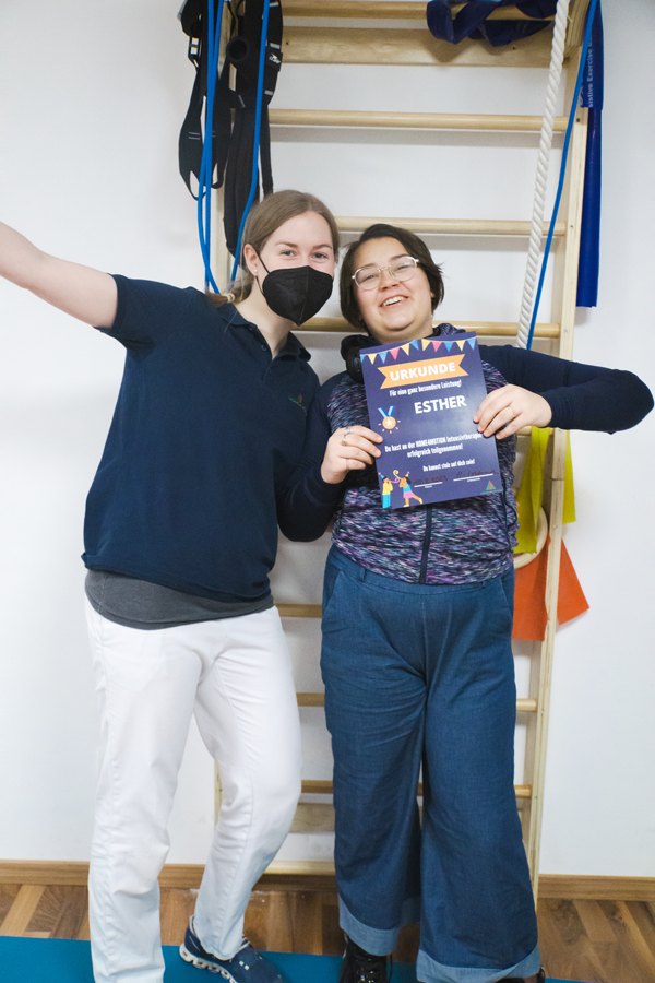 Esther, Urkunde, Physiotherapeutin, Sprossenwand