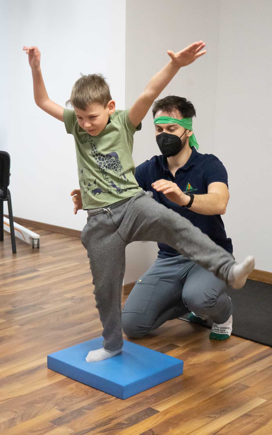Lukas auf dem Balance Pad