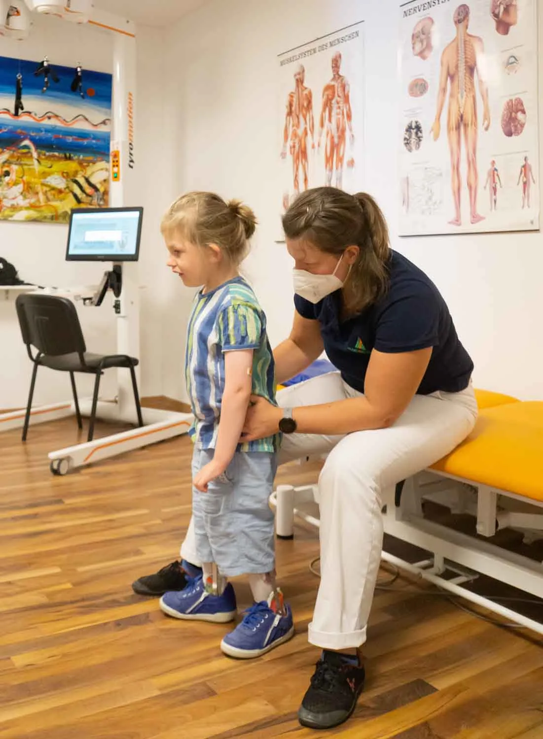 A child receiving attentive dizziness therapy at the HOME4MOTION therapy centre