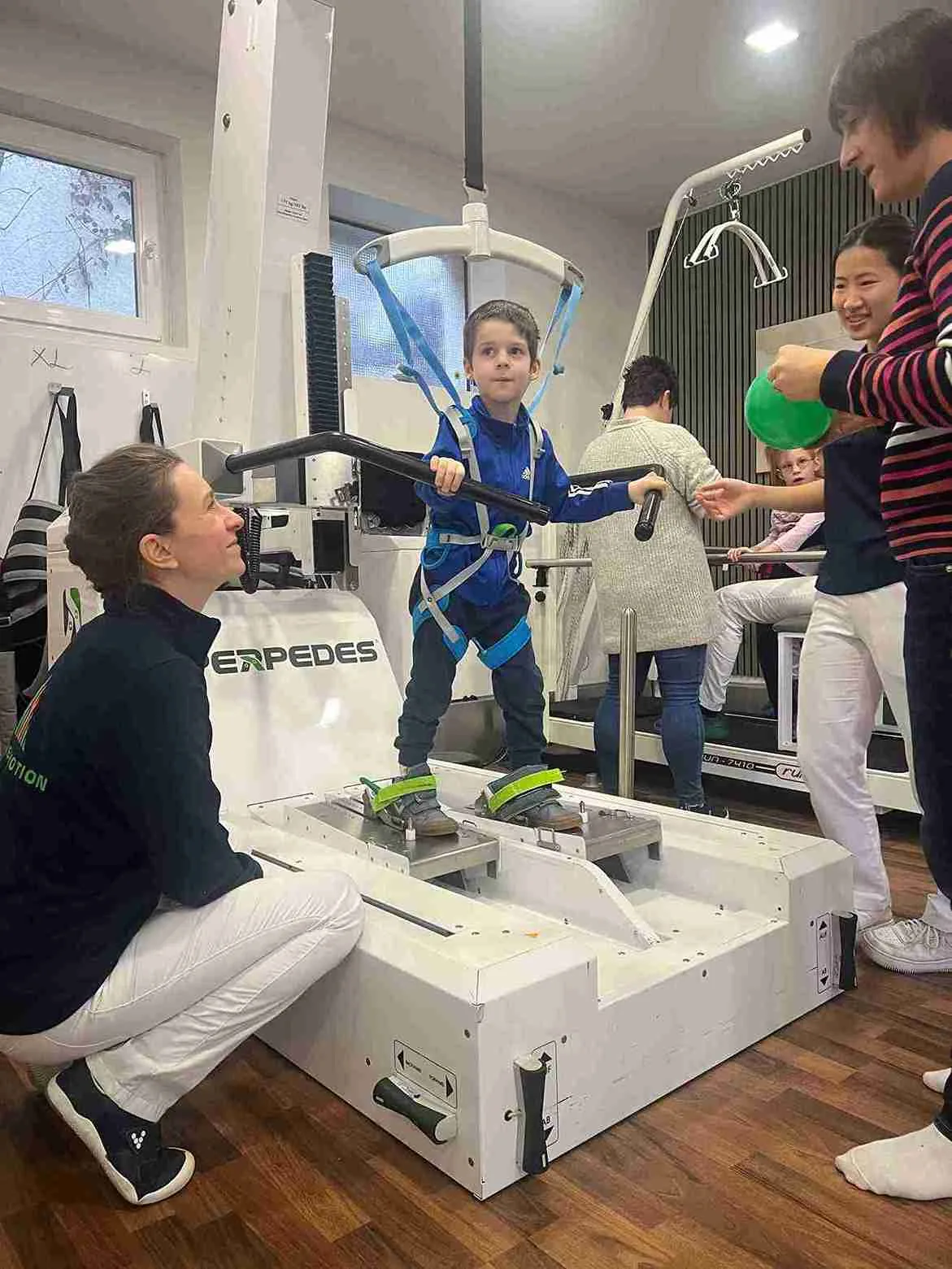 A child in playful gait therapy at the HOME4MOTION neurological therapy centre
