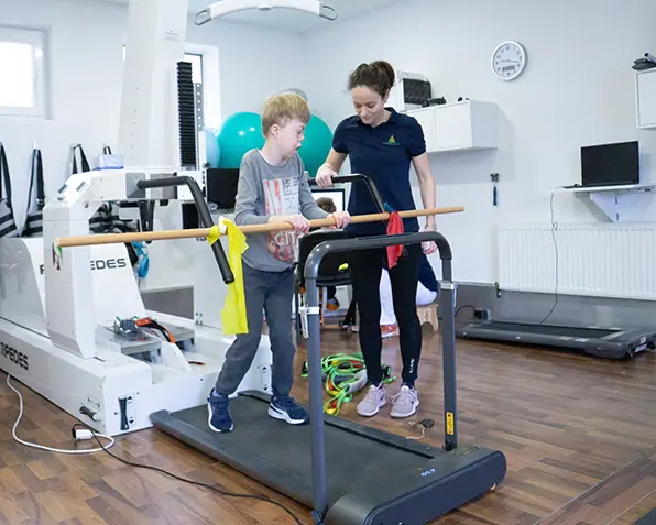 Therapeutisch begleitetes Laufbandtraining zur Verbesserung von Gangbild und Ausdauer
